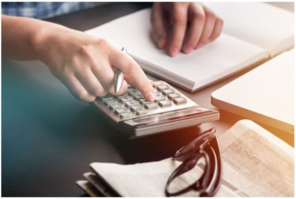 man filling out sheets